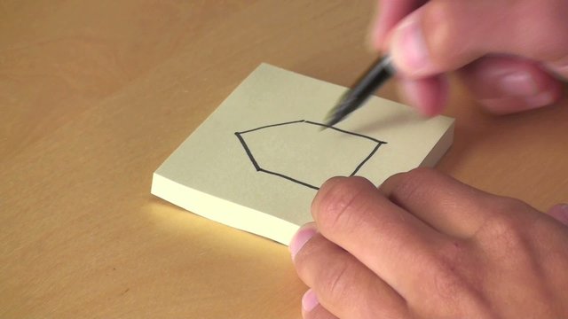 man skizziert sein eigenheim