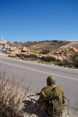 Papier Peint photo moyen-Orient Israeli soldiers patrol in palestinian village