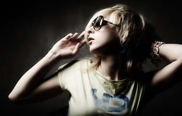 Naklejka premium Blond fashion woman portrait wearing sunglasses