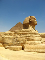 Egyptian sphinx and pyramid © Sixaruli