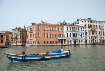 Fototapeta premium Boat in venetian water