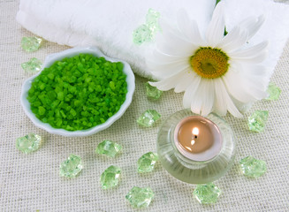 Marine bath salt with the aroma of geranium and camomile