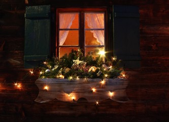 Weihnachtliches Fenster in Graubünden, Schweiz