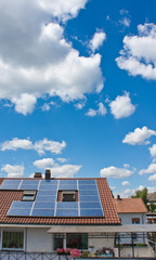 Fototapeta premium Photovoltaikanlage auf Hausdach
