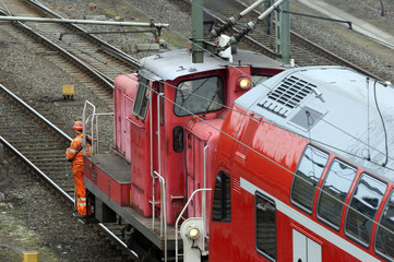 Rangierlokomotive auf einem Bahnhof