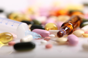 Medikamente, Pillen und Medizin