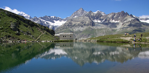 Fototapeta na wymiar Panorama der Natur unterm Matterhorn