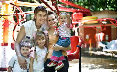 Obraz premium Family and three children in park.