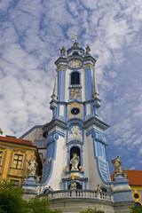 Fototapeta na wymiar Kirche von Dürnstein in der Wachau
