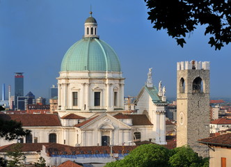 Fototapeta na wymiar Katedra i Skyline z Brescia, Włochy