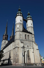Fototapeta na wymiar Majestic - kościół w Halle / Saale