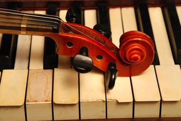 Vintage old Piano and violin head part