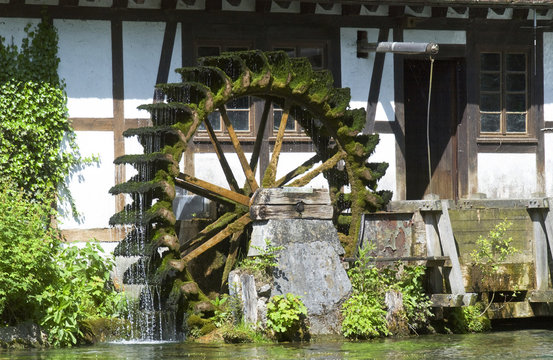 Das Wasserad der Hammerm&uuml;hle am Blautopf
