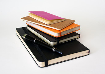 Cuadernos varios y pluma estilografica