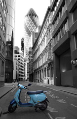 London - scooter and swiss re tower © Renáta Sedmáková