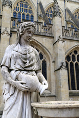 Fototapeta na wymiar Statue of a woman next to Bath Abbey, Bath, England