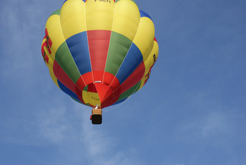 montgolfiere bleu jaune