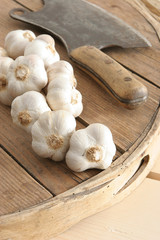 garlic with wooden cutlery