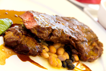 Rumpsteak(Roastbeef) - gegrillt,mit Soße,grünen Bohnen