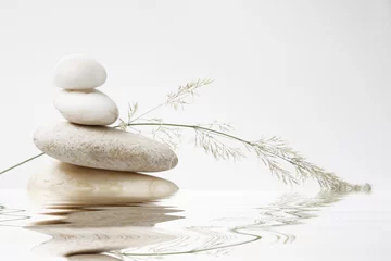 Deurstickers Zen wellness stilleven, kiezelstenen gestapeld met grasspriet
