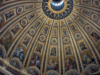 Obraz premium inside st. peter's cathedral, vatican