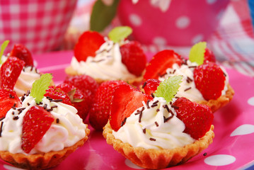 strawberry mini tartlets