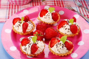 strawberry mini tartlets