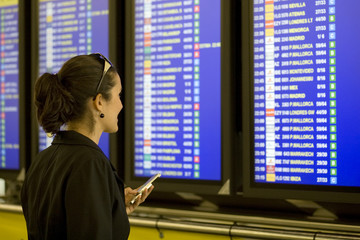 Fototapeta premium Airport Woman with cellphone