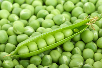 Peas and cracked pod