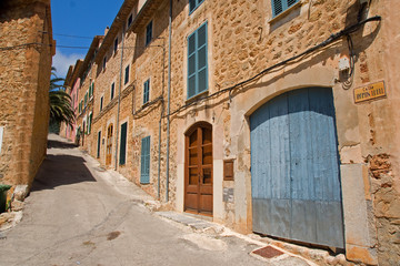 Fototapeta premium Malerische Gasse in Deja