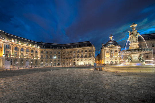 Place de la Bourse anocheciendo, Bordeaux (France)