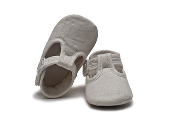 Zapatillas de hilo blancas.