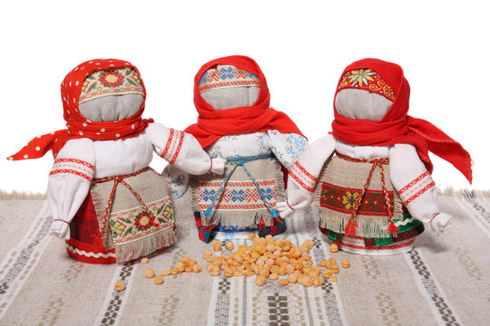 "Grain dolls" filled with peas