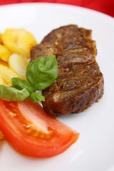 Steak mit Bratkartoffel