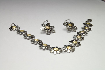 pulsera y pendientes