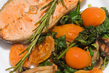 Fillet salmon with vegetables