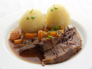 Rinderbraten mit Klössen