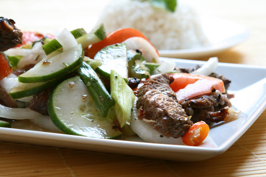 Yum Neua (Thai Spicy Beef Salad)
