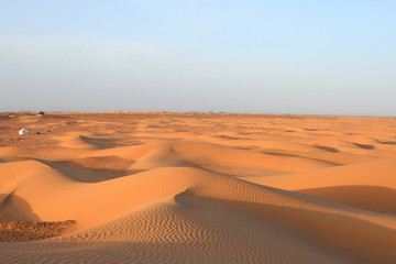 Fototapeta na wymiar Namiot Berber w wydmy Sahary