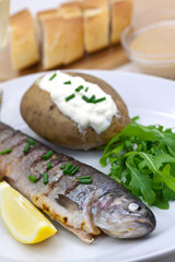 Forelle mit Kartoffel,Rucola