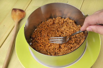 Tortenboden festdrücken