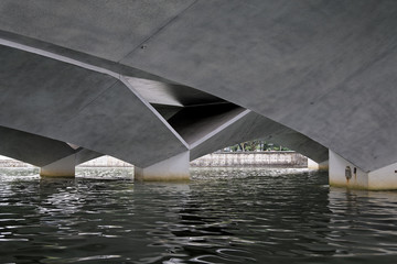 Obraz premium Unerside of a modern Bridge in Singapore