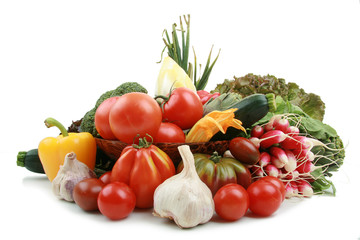 nourriture bio, légumes sur fond blanc