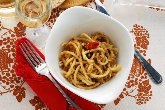 Pici con salsa briciolata - Primi piatti tipici della toscana