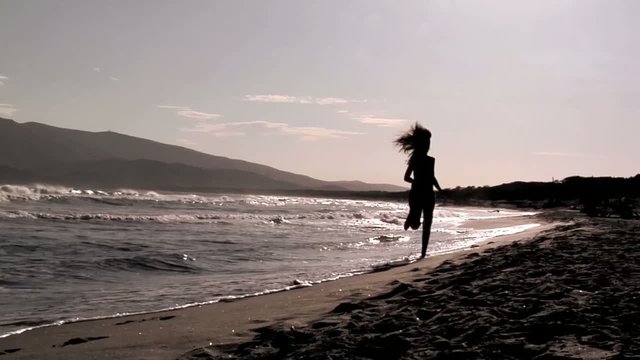 corsa sulla spiaggia