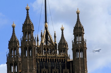 Fototapeta premium Westminster con un avión