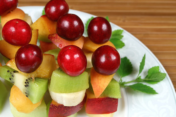 Fototapeta na wymiar Fruit dessert