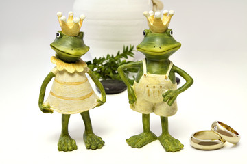 Froschpärchen mit Eheringe
