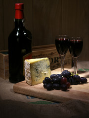 Dark christmas port and cheese