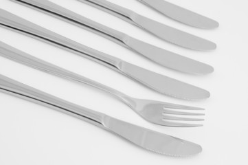 Vier Messer und eine Gabel